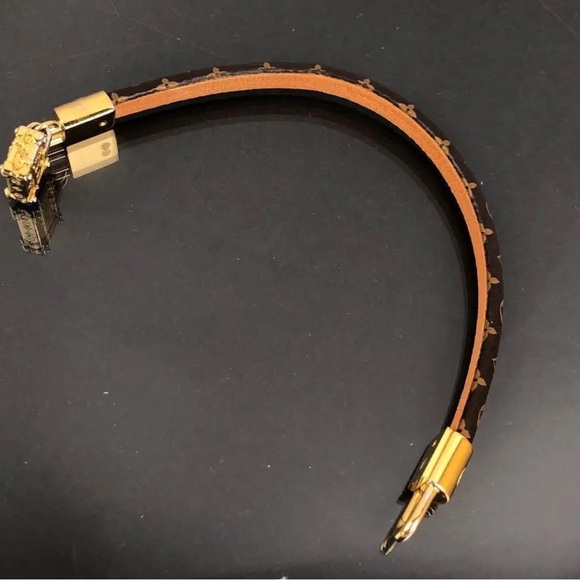 Louis Vuitton luxury bracelet with adorable luggage charm!! - Picture 11 of 11